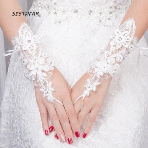 Short Bridal Gloves Delicate Sequins Wedding Gloves Fingerless Ivory White Lace Bridesmaids Gloves Bride Accessories ST018