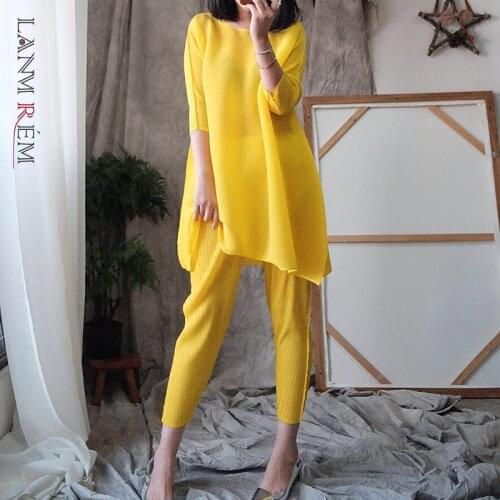 LANMREM Womens Pleated Set Yellow Round Neck Three-quarter Sleeves Shirt with Fashion Pants Two-piece Summer 2E1115