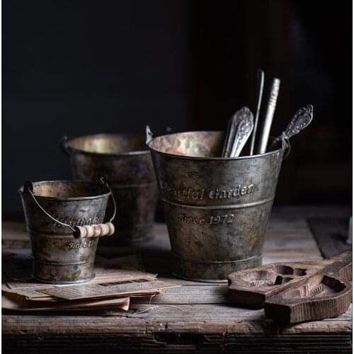 Retro Iron Handle Bucket Metal Retro English Printing Wrought Iron Food Barrel Flower Vase Pot Tub Home Decoration Photography
