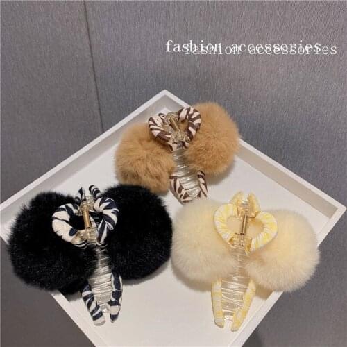 Autumn winter personality trend leopard rabbit fur ball catch clip design sense Korean elegant temperament back head hair clip