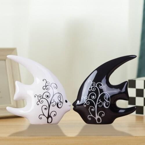 Home decoration living room wine cabinet decoration simple ceramic black and white couple fish decoration wedding gift