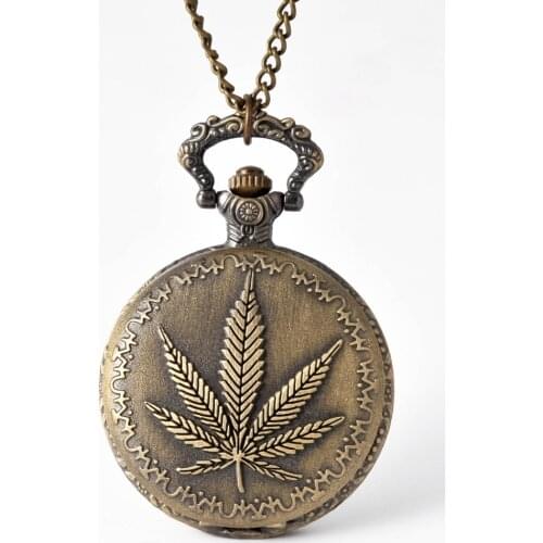 Popular retro fashion watches men and women retro maple leaf pocket watch pendant necklace round watch watch
