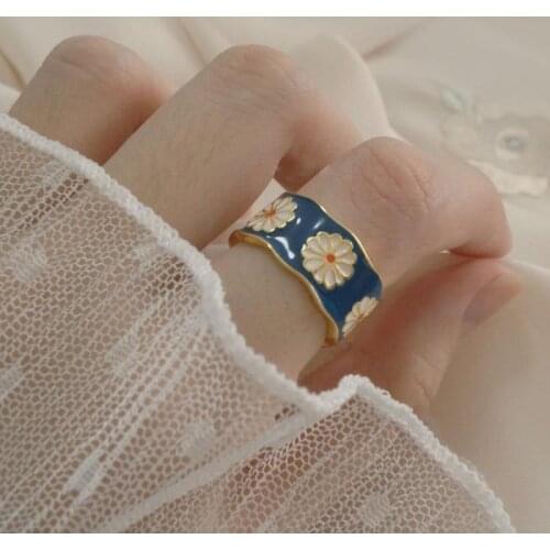 Fashion Flower Wreath Rings for Women Punk Trendy Vintage Plum Blossom Ring Small Enamel Flower Rings Couple Rings Gift New