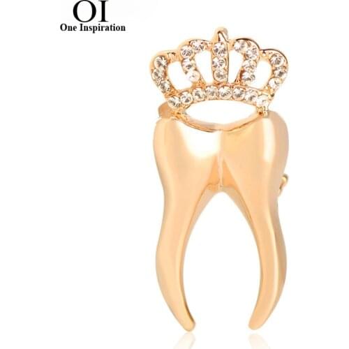 OI Crown Teeth Shape Crystal Brooches For Women 2021 Routine Dress Shirt Shoulder Decoration Gold Color Fashion Alloy Brooch