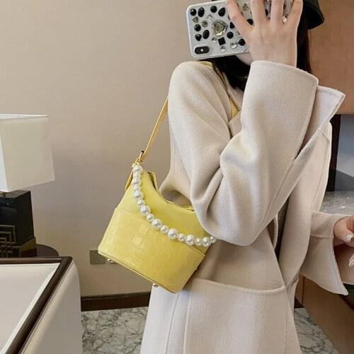 Spring summer texture handbag womens bag 2021 new underarm bag small bag bucket bag versatile single shoulder bag