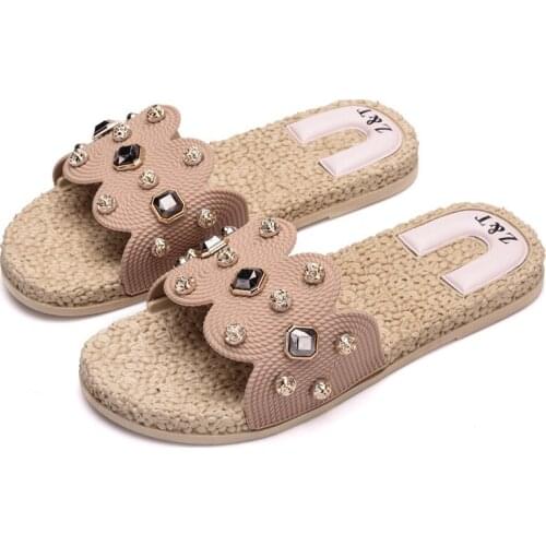 Sandals female 2019 summer new Korean version of casual wear fashion word drag rhinestone beach sandals and slippers