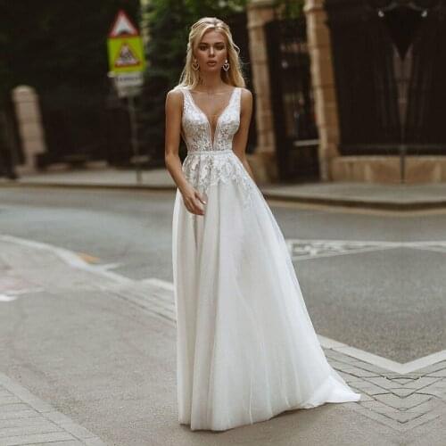 Boho Wedding Dresses V-Neck Appliques Lace A-Line Tulle Wedding Gown Beach Simple Bridal Dress Vestido De Novia Robe De Mariee