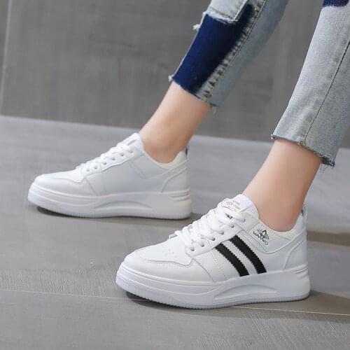 New fashion outdoor leisure sports womens shoes Korean version of all-match breathable flat womens shoes white shoes