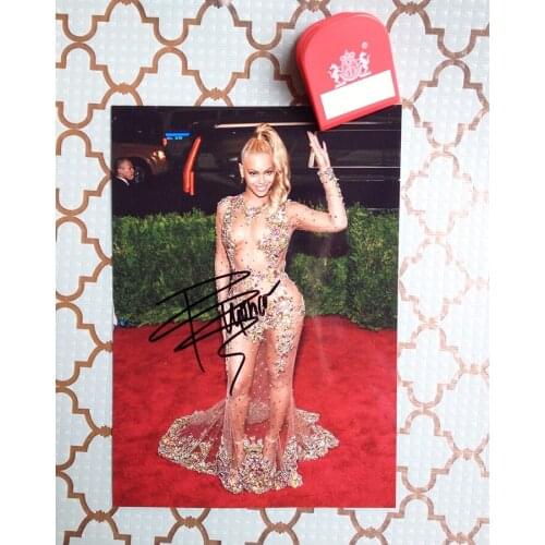Hand signed Beyonce Beyoncé Giselle Knowles autographed photo autographs in ink 5*7 69