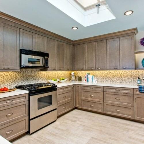 Classic Vintage Inspired Design Customized Wood Color Made Solid Wood Shaker Door Kitchen Cabinets