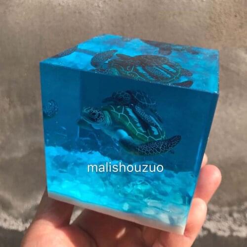 MALI NEW Arrive Epoxy Marine Life Ornaments Mother And Kid Turtle Model Original Design Handmade Resin Night Light Creative Gift