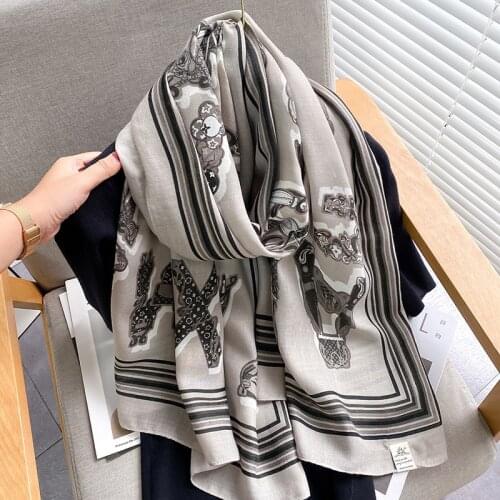 2021 New design brand women scarf fashion print cotton spring winter warm scarves hijabs lady pashmina foulard bandana plaid
