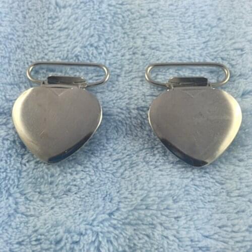 50pcs/lot 1''25mm Silver Metal Heart Shape Hook Baby Funny Pacifier Holder Clips Paci Suspender Clip Ribbon Garment Accessories