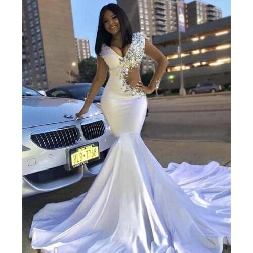 Sexy Long V-Neck Beaded Prom Dresses Mermaid White Sweep Train Zipper Back African Style Abendkleider Robes de Soirée for Women