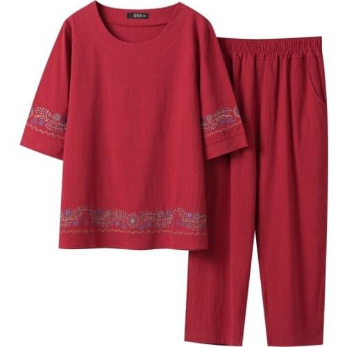 Women Sets Plus Size Tees 2021 Summer Fashion Casual Clothes Embroidery Half Sleeve Plus Size Tops And Capri Pants 2 Pcs