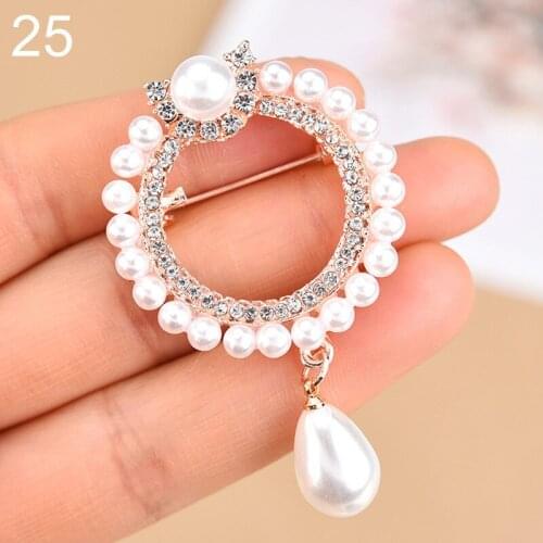 2021 Trendy Women Pearl Brooch Jewelry with Stones Flower Crystal Pin Female Brooches Rhinestone Brooch for Girls Gift