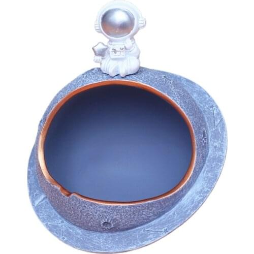 68UE Creative Desktop Astronaut Ashtray Cute Cartoon Simple Design Decorative Ash Tray Cigarette Holder Tobacco Smoking Utensil