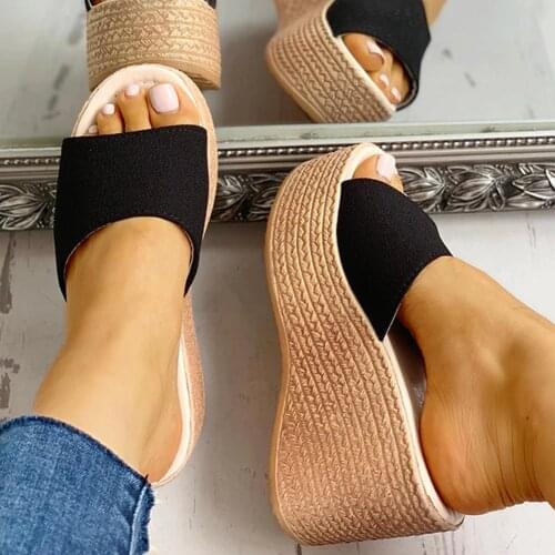 DoraTasia Women's Slippers