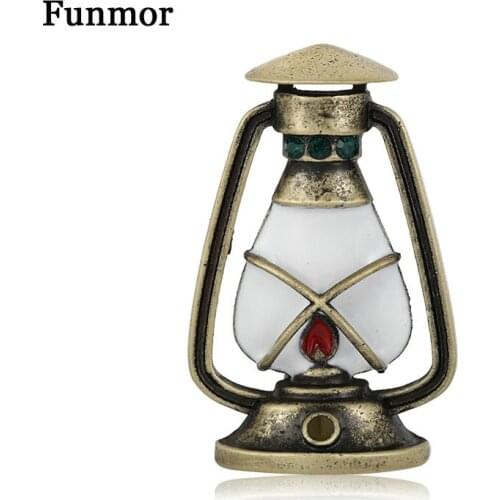 Funmor Retro Oil Lamp Broche Exquisite Hollow Out Brooch Alloy Jewelry For Women Men Camping Daily Decoration Accessories Gifts