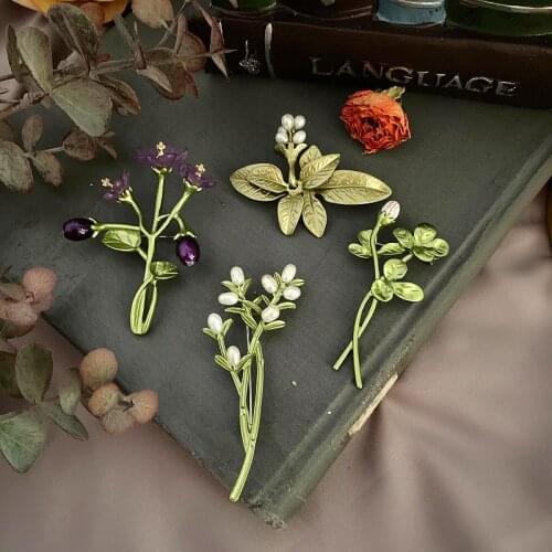 Literature and art RETRO French forest plant sawtooth grass violet Baroque Freshwater Pearl Brooch