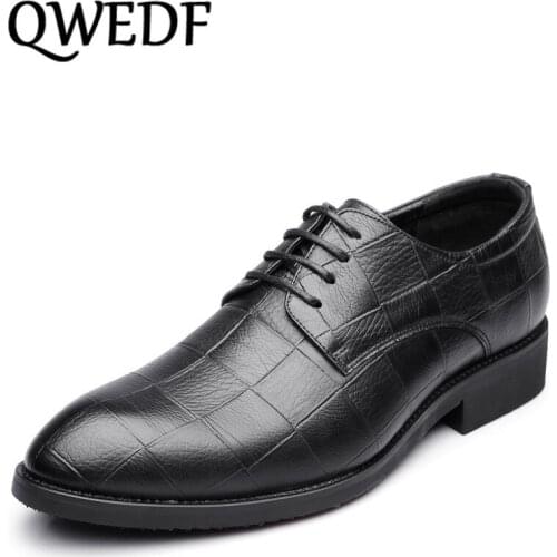 2019 New Patent Leather Shoes Luxury Fashion Business Men Dress Shoes Elegant Office Formal Wedding Basic Men Shoes K1-51