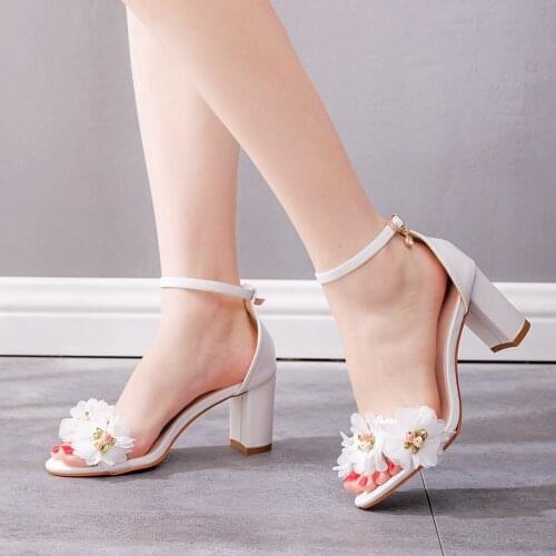 Crystal Queen Elegant Womens White Flower Evening Dress Sandals Chunky Block Thick High Heels Ankle Strap Summer Wedding Shoes