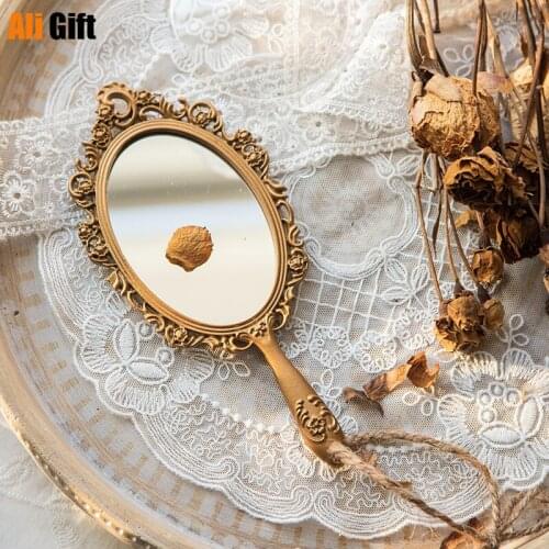 Nordic Retro Embossed Makeup Mirror Portable Hand-held Mirror To Make Old Lace Round Mirror Home Decor Modern