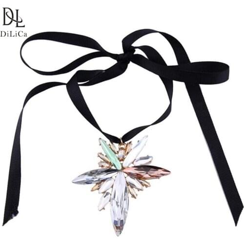 DiLiCa Elegant Choker for Women Crystal Flower Pendant Necklace Vintage Statement Necklace Choker Bib Necklaces Jewelry