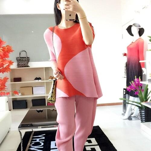 Pleated Miyake Autumn New Geometric Color Matching Loose Large Size Slim Seven-point Sleeve T-shirt Female