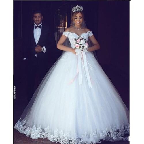 Off The Shoulder Ball Gown Wedding Dresses Lace Appliqued Capped Sleeves Floor Length Custom Made Garden Wedding Bridal Gown