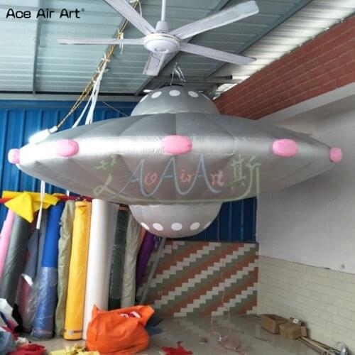 3m Diameter customized UFO replica inflatable Alien UFO flying saucer with window and interior blower for UK