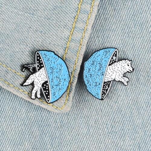New snow wolf starry sky portal mushroom brooch couple fashion personality wolf animal badge cowboy lapel jewelry gift