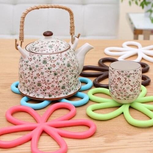 Thickened large flower coaster pot mat Candy-colored silicone non-slip heat insulation pad Heat-resistant placemat Bowl large