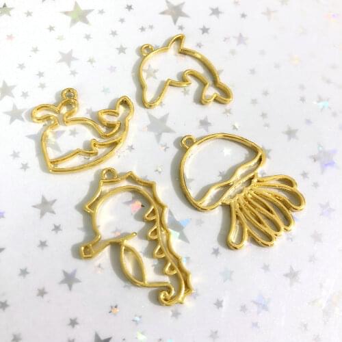5pcs Ocean Style Jellyfish Seahorse UV Resin Craft Open Bezels Charms DIY Jewelry Pendant Accessories Dolphin Whale Hollow Frame