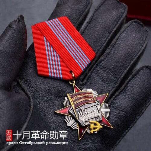 Soviet Union Russia Medal October Revolution Metal Badge with Box USSR Red Star Cruiser Insignia Pin Brooch Souvenir Gifts