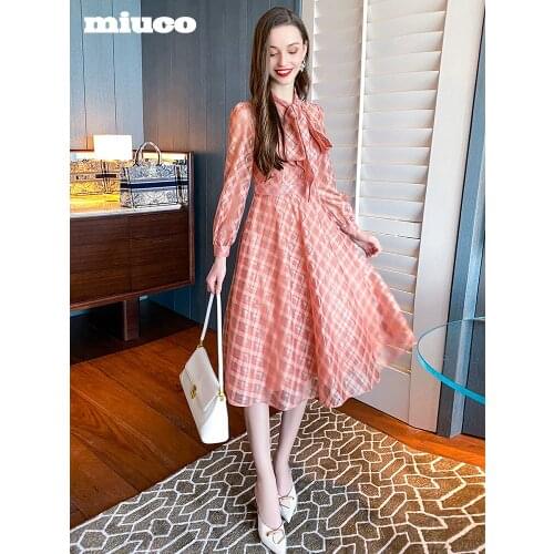 Fresh plaid design leads to custom Lace Waist tuck lady dress 2021 High Quality Top Quality