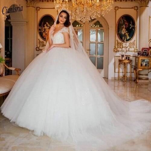 Gorgeous O-Neck Beading Pearls llusion Back Dubai Saudi Arabic Ball Gown Wedding Dress Short Sleeve Appliques Lace Bridal Gown