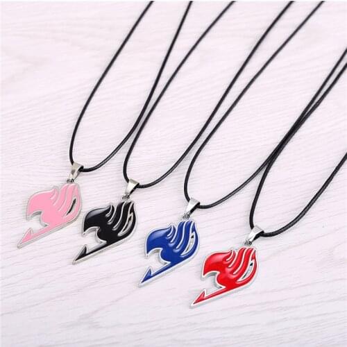 Anime Fairy Tail Necklaces Natsu Dragneel Lucy Heartfilia Erza Scarlet Metal Necklace Pendants Leave Couple Choker Figure Gift