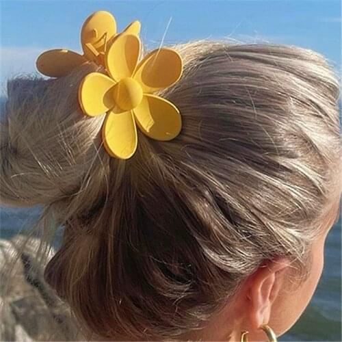 HUANZHI 2021 New Korean Colorful Matte Flowers Hair Clip Claws Grasp Hairpin Headwear for Women Makeup Bath Hair Accessories