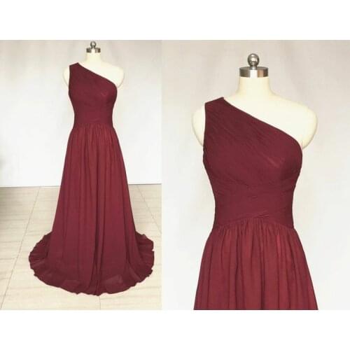 Vintage Long Pleated One Shoulder Bridesmaid Dresses with Pockets Floor Length Corset Back Burgundy Robes de Soirée for Women