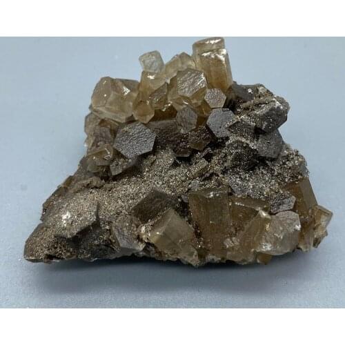 Natural transparent columnar calcite is rare and extinct in China