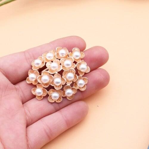 Cute-Pearl Charm Brooch Flower Metal Decoration New