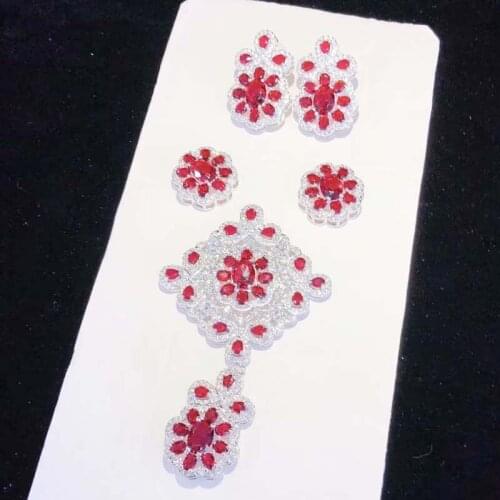 Classic crystal and CZ earrings pendant matching. Note that the sale does not include hanging beads