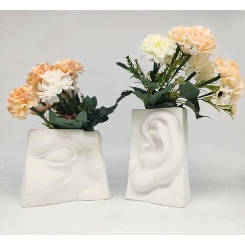 Creative Matt White Abstract Human Face Vase Glasses Mouth Ears Nose Ceramic Vase Table Top Living Room Decoration Wedding Gift