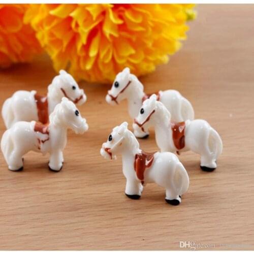 Mini Horse White Red Resin Figurines Cactus Succulent Bonsai Decor Moss Terrarium Workshop Micro Landscape Fairy Garden decor