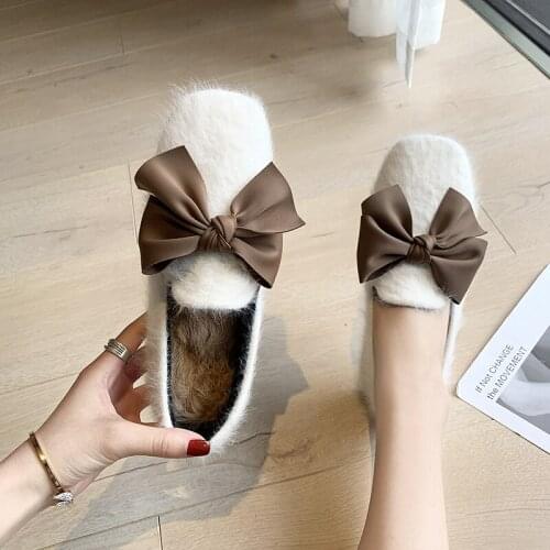 New Winter Women Flat Shoes High Quality Cute Big Bow Pompon Furry Joker Comfort Ladies Shoes Loafers Female Leisure W36-44