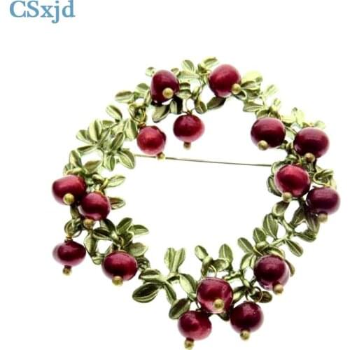 CSxjd Vintage Painted Cranberry Leaf Fruits Wreath Natural Pearl Brooch Flower Women charm Vintage brooch Jewelry