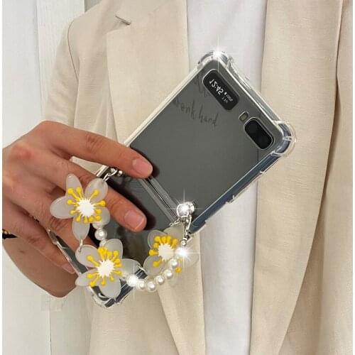 DIY Fashion Pearl Hand Chain Cute Yellow Flower Bracelet Case Cover For Samsung Galaxy Z Flip 5G 4G 3 Shockproof Clear Fundas