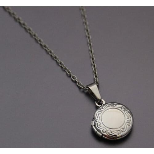 1pc Tiny Engraved Round Photo Frame Pendant Geometric Charms Floating Locket Necklaces Women Kids Fashion Memorial Jewelry