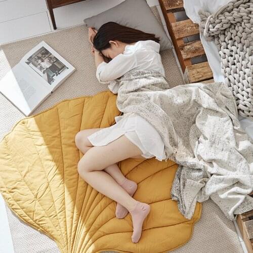 Irregular Shape Summer Quilt Cotton Ginkgo Leaf Shape Air Conditioning Quilt Solid Color Multifunction Home Nap Blanket Cushion